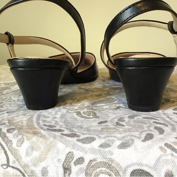 Life Stride 8 wide black “Minimalist” sling back pumps - Picture 2 of 8